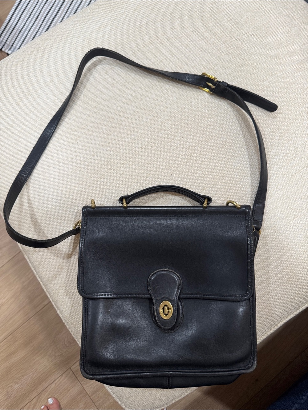Coach Classic Black Leather women’s shoulder/Crossbody Satchel